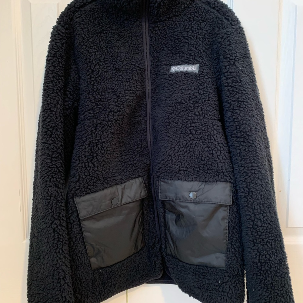 Black Columbia furry zip up.
Women’s size medium.
Great condition, never worn.